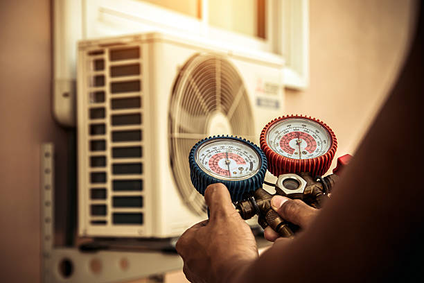 Professional Hvac technician working in Clovis, CA
